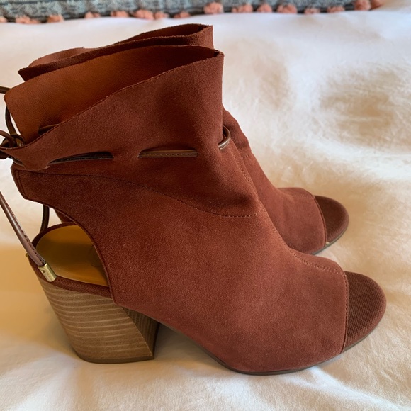 Open toed leather heeled bootie - Picture 4 of 6